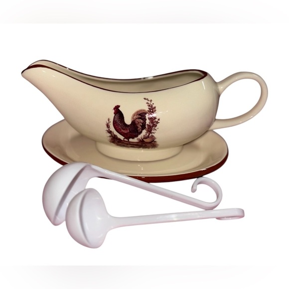 🔻Vintage🔻 NWOT, Gravy Sauce Boat & Napkin Holder Set, Beige & Burgundy 🐔 - Picture 4 of 13